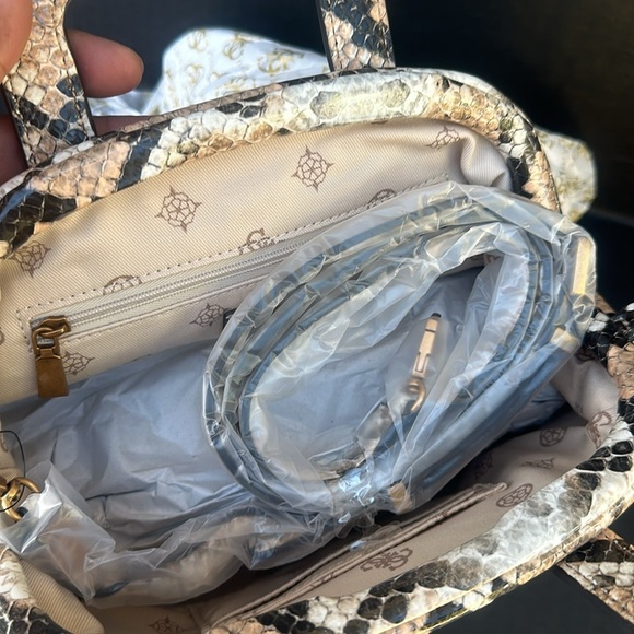 New GUESS Errin Snakeskin Small Frame Satchel - Picture 10 of 10